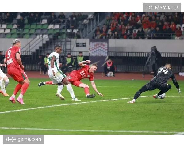 新赛季足球联赛揭幕，豪门争霸战点燃球迷期待