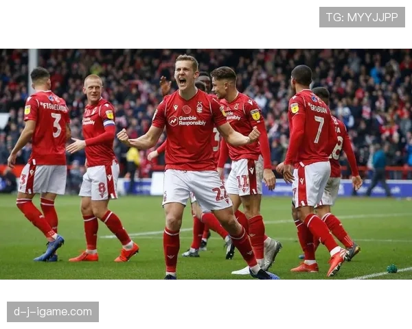 莱斯特城在英超赛季中表现稳健,球迷期待球队逆袭前四名。