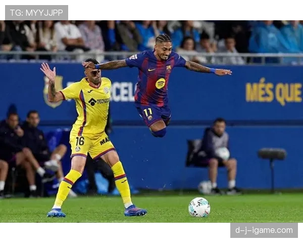 拉菲尼亚2025赛季在巴萨表现稳健，助力球队冲击联赛冠军的竞争力增强